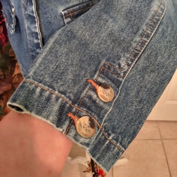 639 jeaniemade Size Med. Painted Jean Jacket - Picture 4 of 4